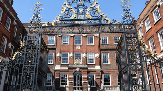 James Bond Small Group Mini Coach Tour in London