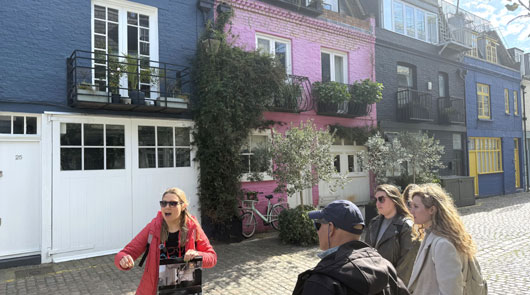 Love Actually Private Black Taxi Tour with Classic Rom-Com Sites